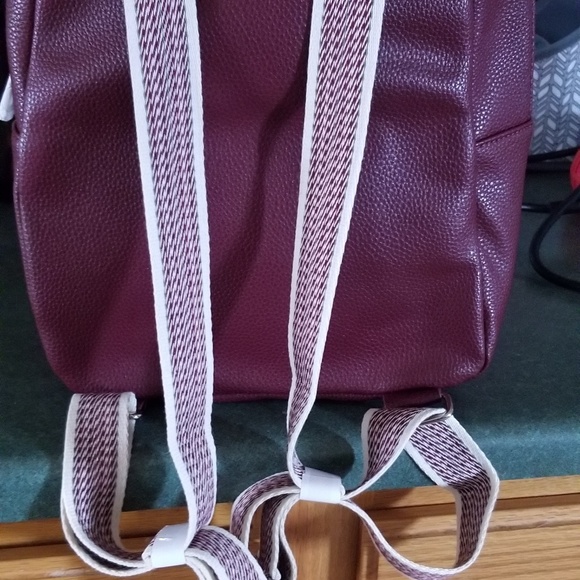 New boutique merlot backpack - Picture 2 of 3